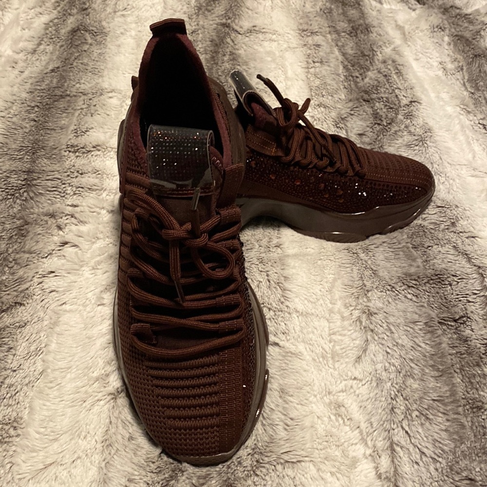 New with tags Steve Madden Chocolate Maxima